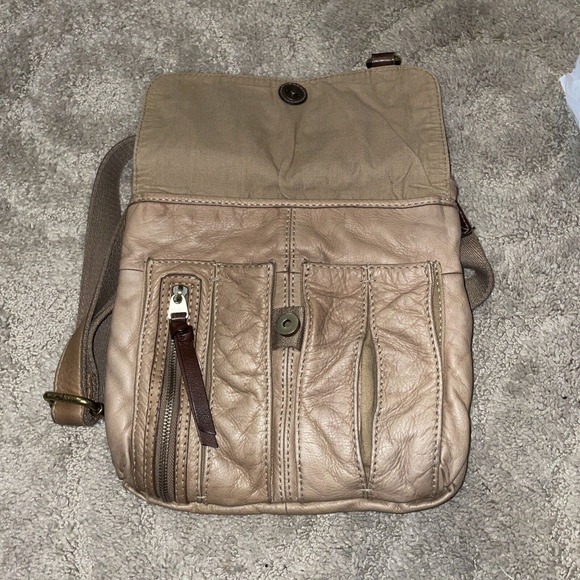 Fossil Morgan Large Zip Top Crossbody/Messenger Bag Saddle Tan Cow Hide Leather - Picture 4 of 14
